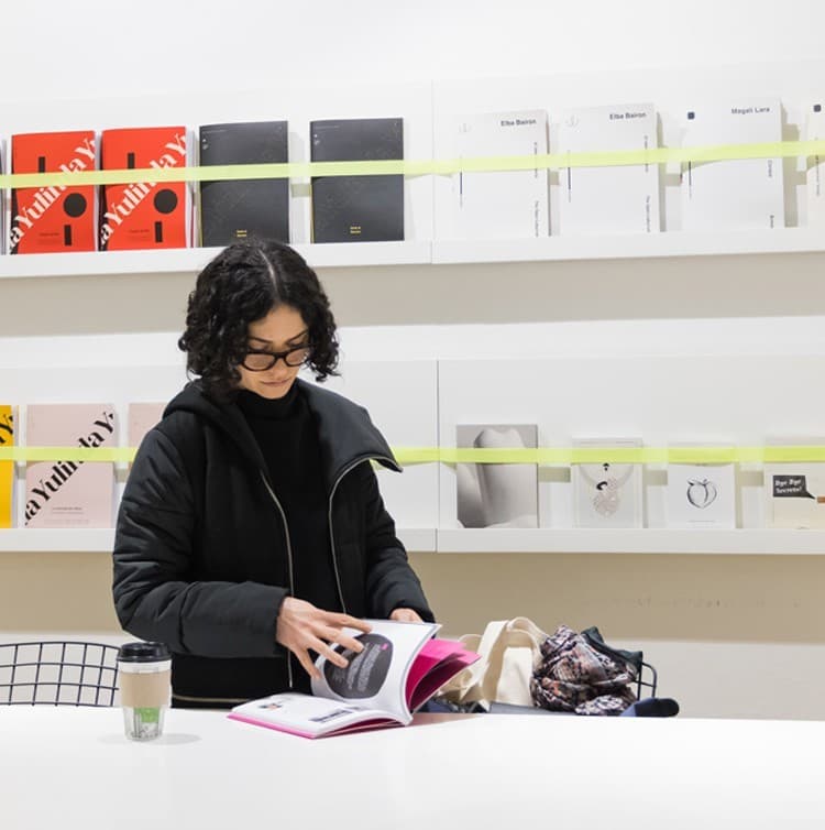 Isabella Rjeille: Viaje de Investigación Curatorial